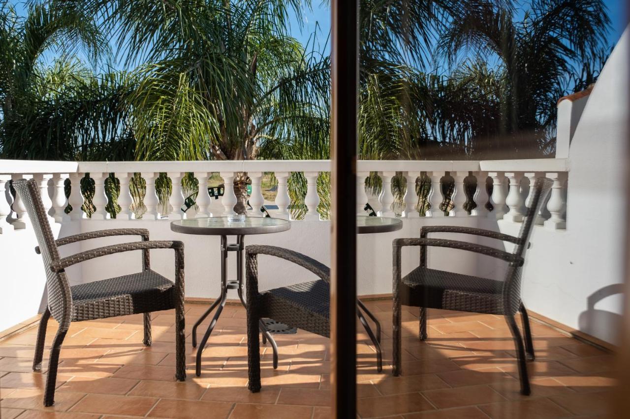 Hostal Cabo Roche 콘일데라프론테라 외부 사진